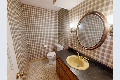 18075  Whippletree Ct, Brookfield, WI 53045 - Photo 9
