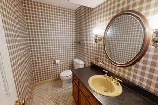 18075 Whipple Tree Ct, Brookfield, WI 53045 - Photo 9