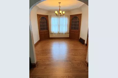 2077 S 107th St, West Allis, WI 53227 - Photo 7