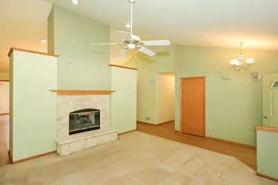 6652 S Scenic Ct, Franklin, WI 53132 - Photo 5