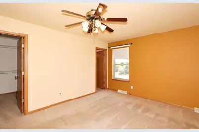 6652 S Scenic Ct, Franklin, WI 53132 - Photo 17