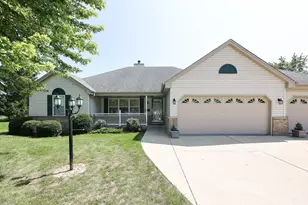 6652 S Scenic Ct, Franklin, WI 53132 - Photo 1