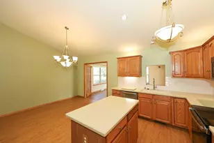 6652 S Scenic Ct, Franklin, WI 53132 - Photo 9