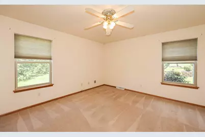 6652 S Scenic Ct, Franklin, WI 53132 - Photo 23