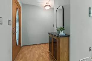 S25W27059 Winnebago Way, Waukesha, WI 53188 - Photo 5