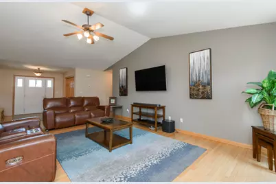 8313  Whitetail Dr, Racine, WI 53406 - Photo 11