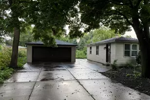 7105 Old Spring St, Racine, WI 53406 - Photo 5