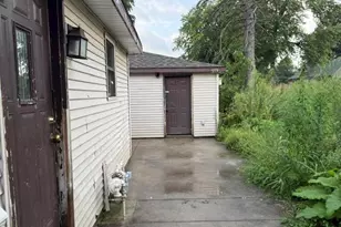 7105 Old Spring St, Racine, WI 53406 - Photo 13