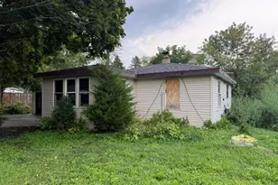 7105 Old Spring St, Racine, WI 53406 - Photo 9