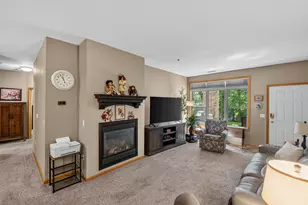 460 N Silverbrook Dr, West Bend, WI 53090 - Photo 5