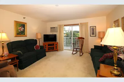 715  Canterberry Ct #215, West Bend, WI 53090 - Photo 3