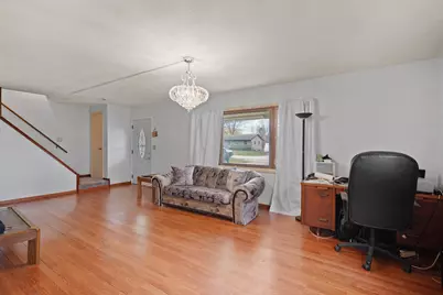 3749  Debby Ln, Racine, WI 53126 - Photo 5