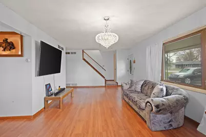 3749  Debby Ln, Racine, WI 53126 - Photo 5