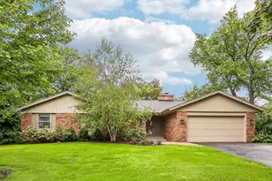 928 Tanglewood Ct, Oconomowoc, WI 53066 - Photo 1