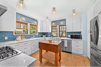 7442  Lincoln Pl, Wauwatosa, WI 53213 - Photo 11