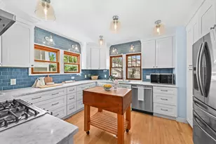 7442 Lincoln Pl, Wauwatosa, WI 53213 - Photo 11
