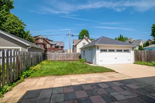 7442 Lincoln Pl, Wauwatosa, WI 53213 - Photo 25
