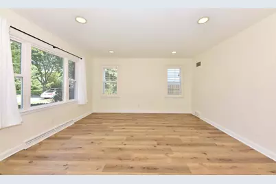 7937 W Townsend St, Milwaukee, WI 53222 - Photo 5