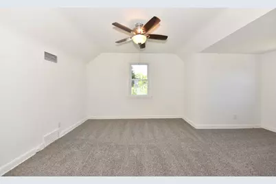 7937 W Townsend St, Milwaukee, WI 53222 - Photo 17