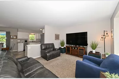2846 W Briarwood Dr, Franklin, WI 53132 - Photo 5