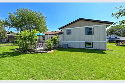 2846 W Briarwood Dr, Franklin, WI 53132 - Photo 35