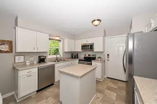 2846 W Briarwood Dr, Franklin, WI 53132 - Photo 13