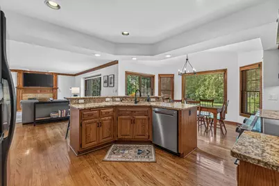 13830 W Linfield Dr, New Berlin, WI 53151 - Photo 9