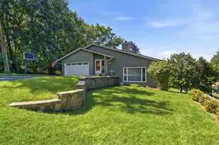 719 Wexford Way, Hartland, WI 53029 - Photo 3