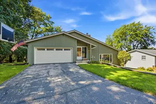 719 Wexford Way, Hartland, WI 53029 - Photo 1