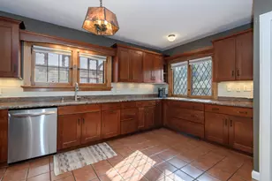 352 N Pinecrest St, Milwaukee, WI 53208 - Photo 11