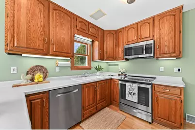 1161  Elm Lawn St, Wauwatosa, WI 53213 - Photo 11