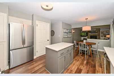 3981 S Victoria Ct, New Berlin, WI 53151 - Photo 13