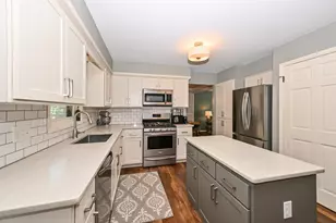 3981 S Victoria Ct, New Berlin, WI 53151 - Photo 15