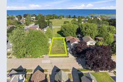 731 N 5th St, Manitowoc, WI 54220 - Photo 1