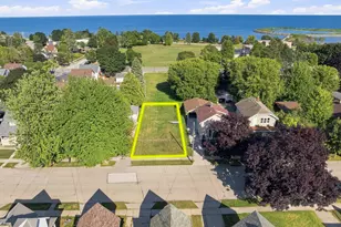 731 N 5th St, Manitowoc, WI 54220 - Photo 1