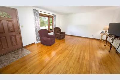 1505  Edgewood Ave, South Milwaukee, WI 53172 - Photo 5