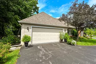 2835 W Golf Cir, Mequon, WI 53092 - Photo 33