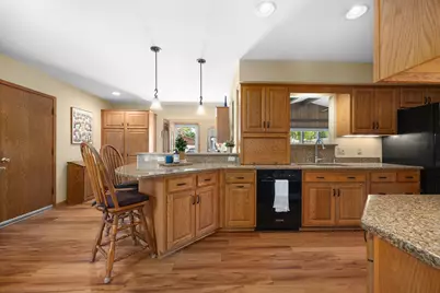 6109  Thornridge Ln, Greendale, WI 53129 - Photo 5