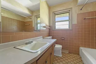 6411 S 118th St, Franklin, WI 53132 - Photo 9