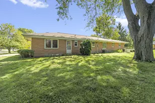 6411 S 118th St, Franklin, WI 53132 - Photo 17