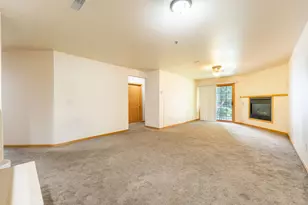 18600 Brookfield Lake Dr, Brookfield, WI 53045 - Photo 7