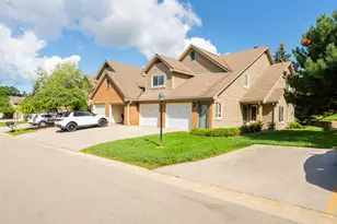 18600 Brookfield Lake Dr, Brookfield, WI 53045 - Photo 1