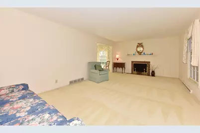 7758 N Berwyn Ave, Glendale, WI 53209 - Photo 9