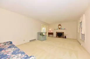 7758 N Berwyn Ave, Glendale, WI 53209 - Photo 9