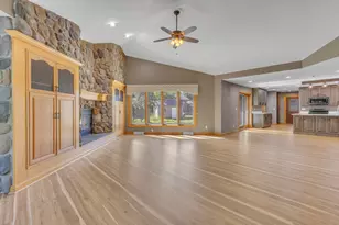4564 Broadway St, Manitowoc, WI 54220 - Photo 5