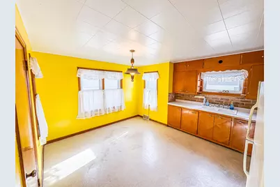 1109  Flambeau St, Manitowoc, WI 54220 - Photo 5