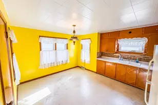 1109 Flambeau St, Manitowoc, WI 54220 - Photo 5