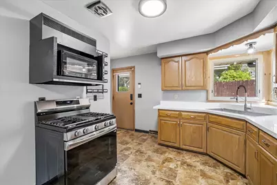 10923 W Cameron Ave, Milwaukee, WI 53225 - Photo 7