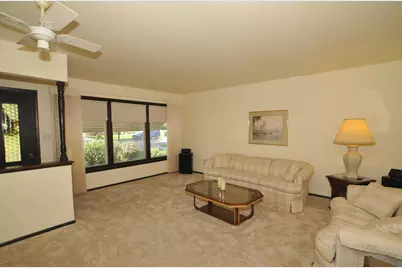 5646 S 30th St, Milwaukee, WI 53221 - Photo 9