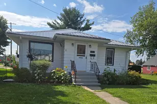 1403 Academy St, Elroy, WI 53929 - Photo 3